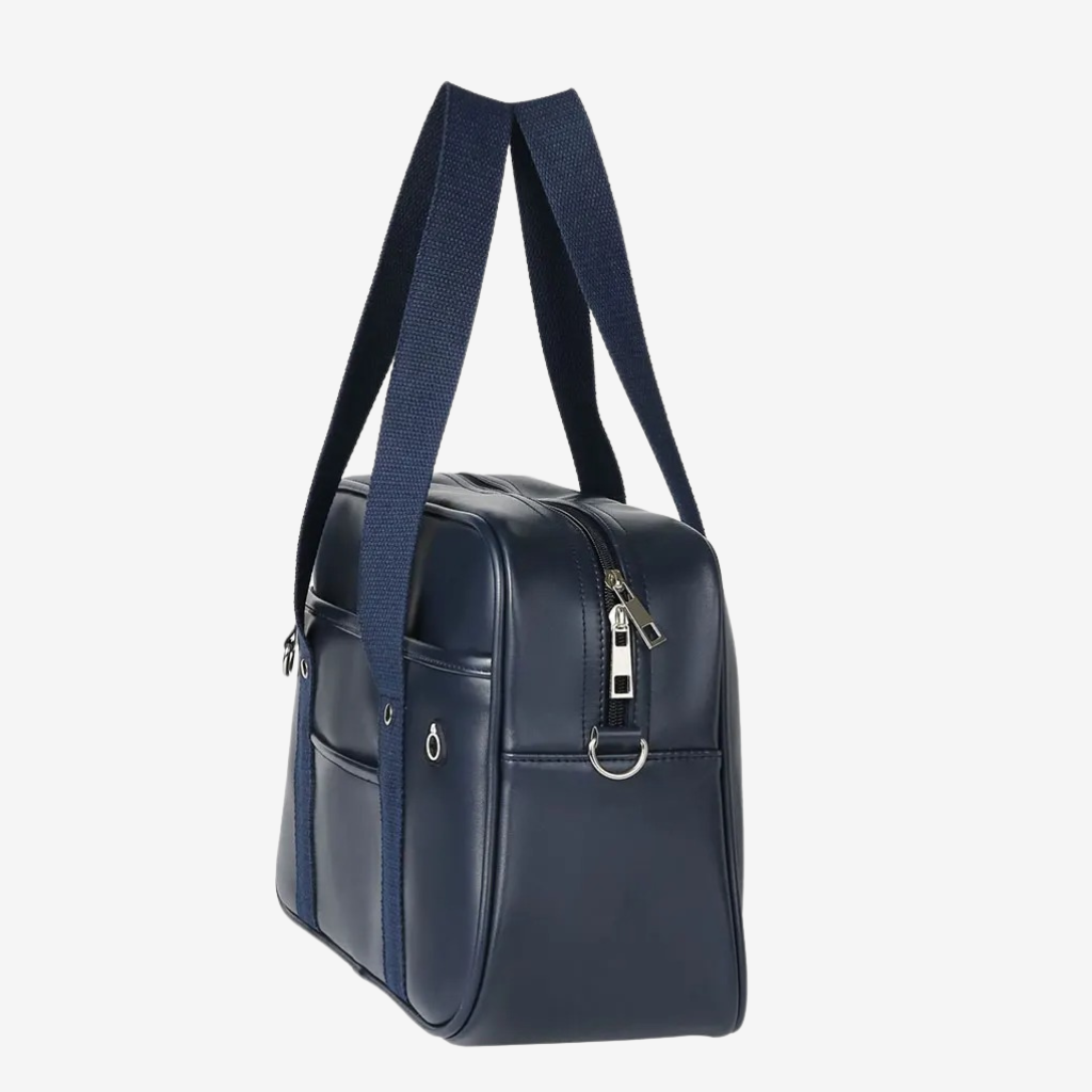 Sac bandoulière cabine glissé sous un siège d'avion