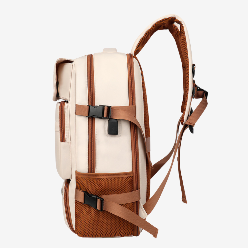 Sac à dos cabine porté par un voyageur à l'aéroport