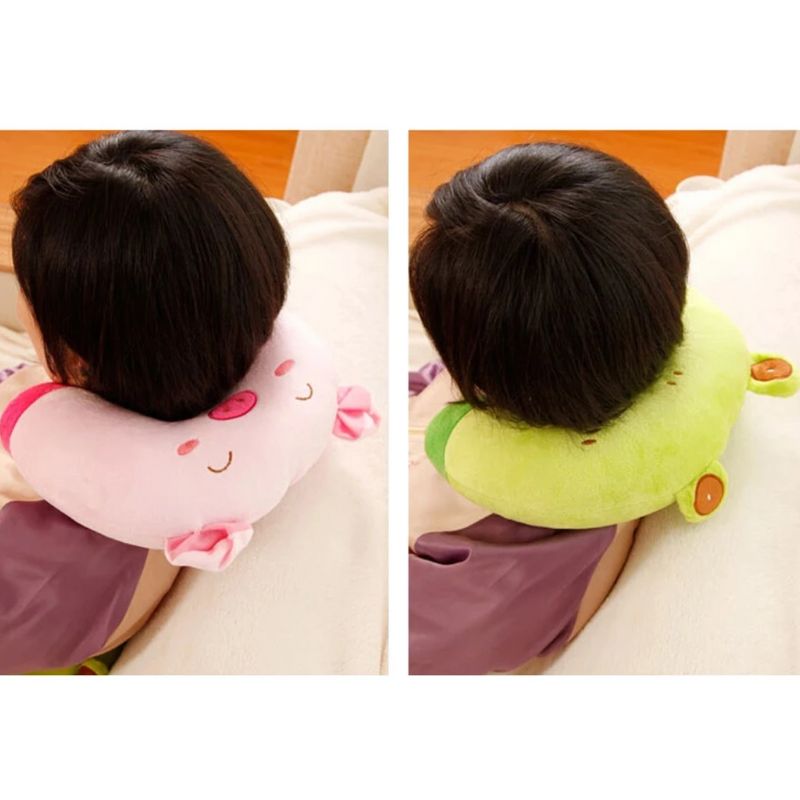 Détail du tissu doux du coussin de voyage enfant