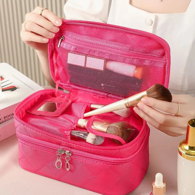 Comparaison des tailles S et L de la trousse de toilette