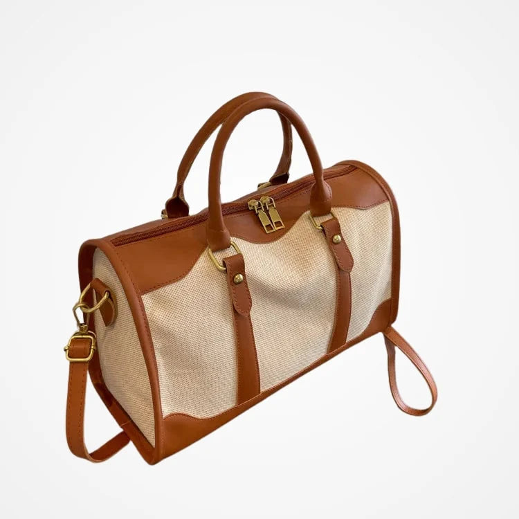 Sac week-end femme en situation de voyage