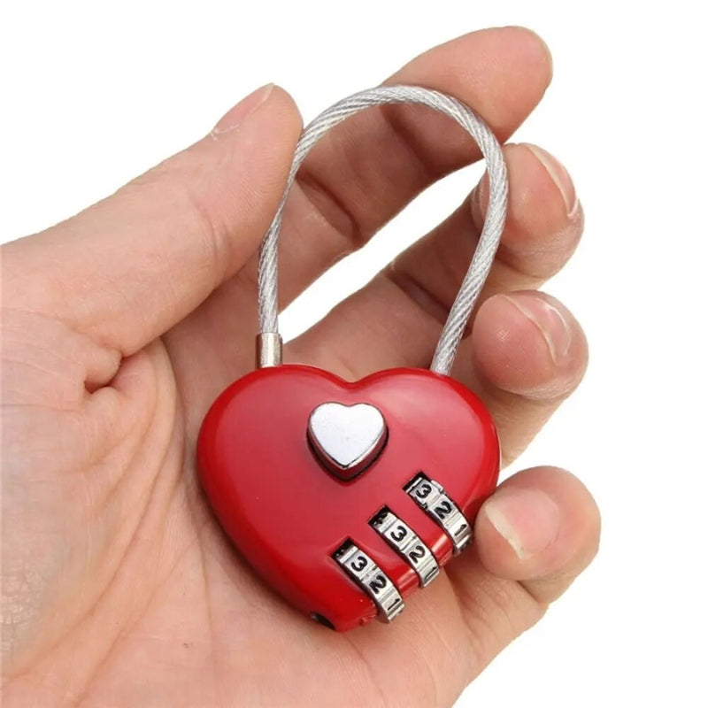 Cadenas à code installé sur une valise de voyage