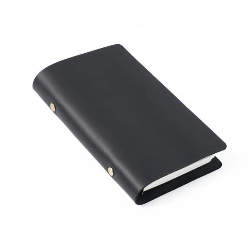 Détail de la couverture en cuir souple du carnet