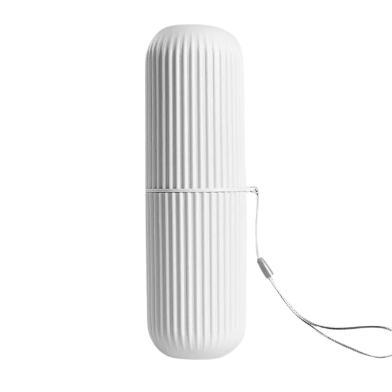 Étui brosse à dents compact tenu en main