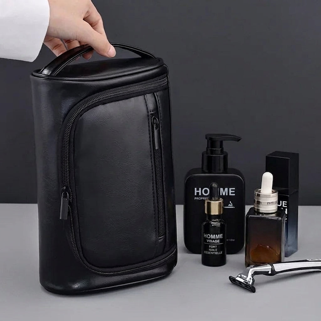 Quai — Trousse de Toilette en Cuir Grande Capacité, détail du cuir
