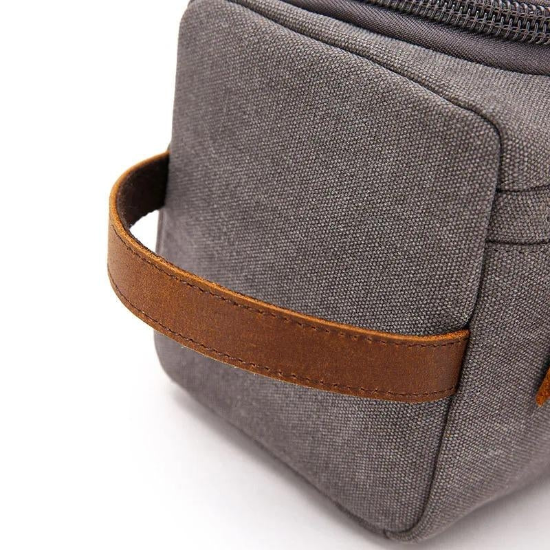 Trousse de toilette homme ouverte avec compartiments