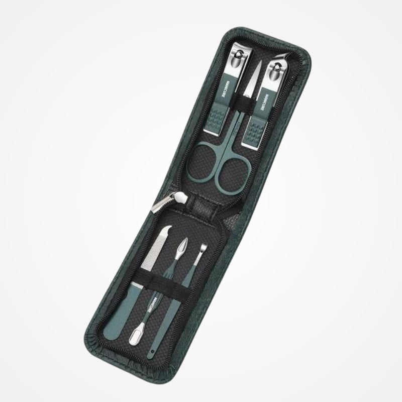 Détail des instruments du kit manucure
