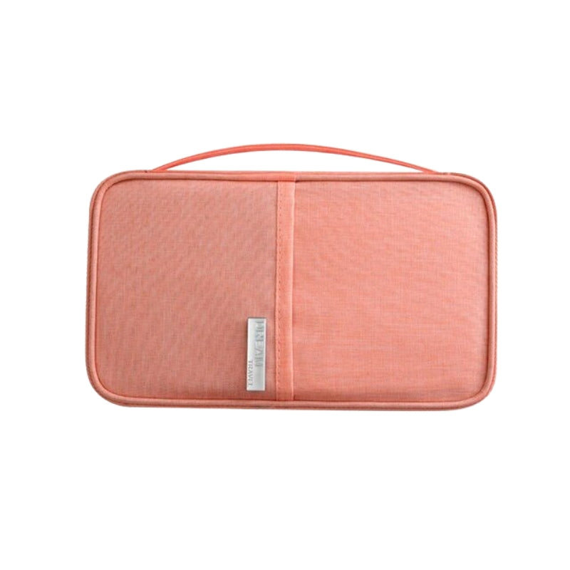 Pochette de voyage ouverte avec passeport et cartes