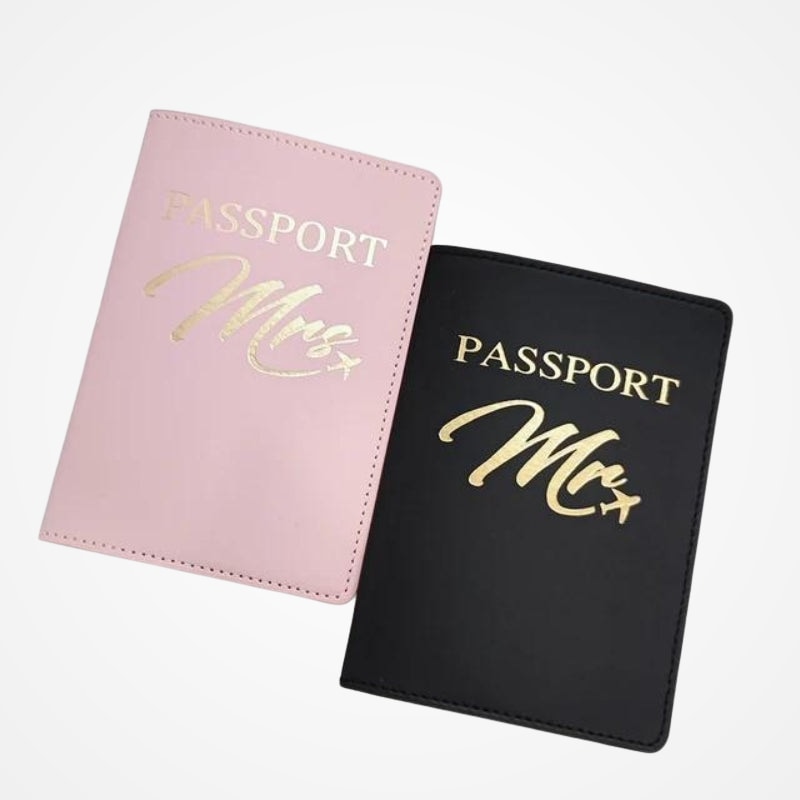 Les deux étuis passeport assortis côte à côte