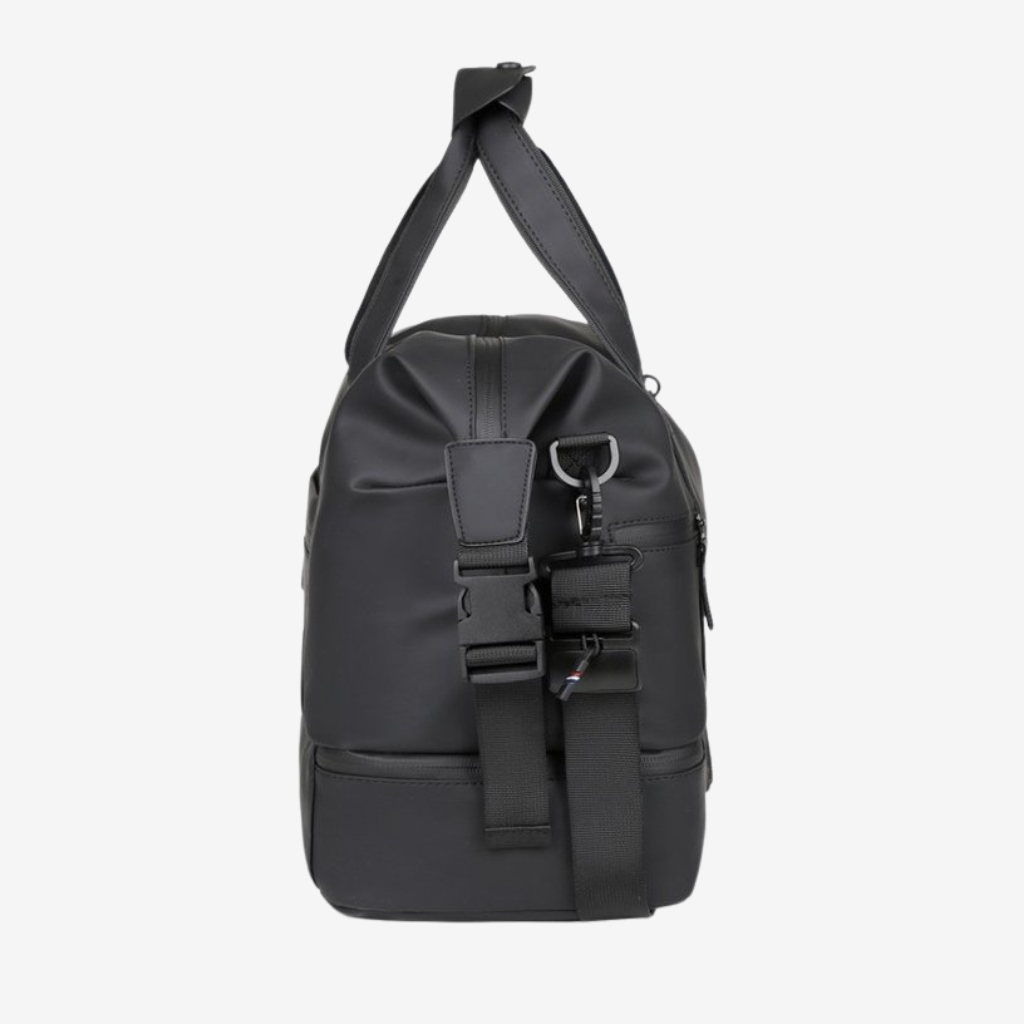 Sac cabine porté en bandoulière en voyage
