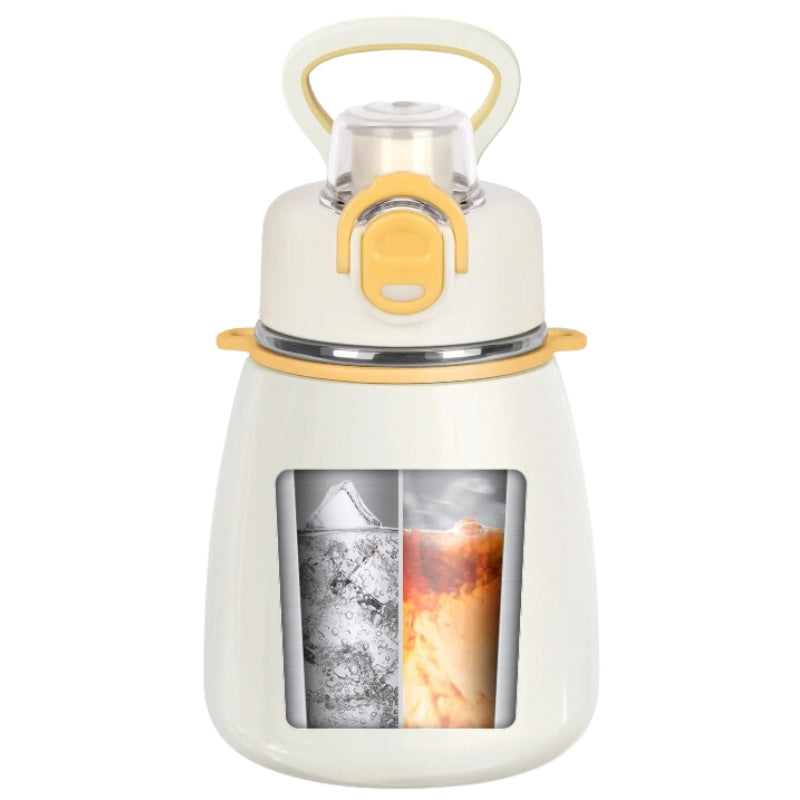 Gourde inox tenue par un enfant