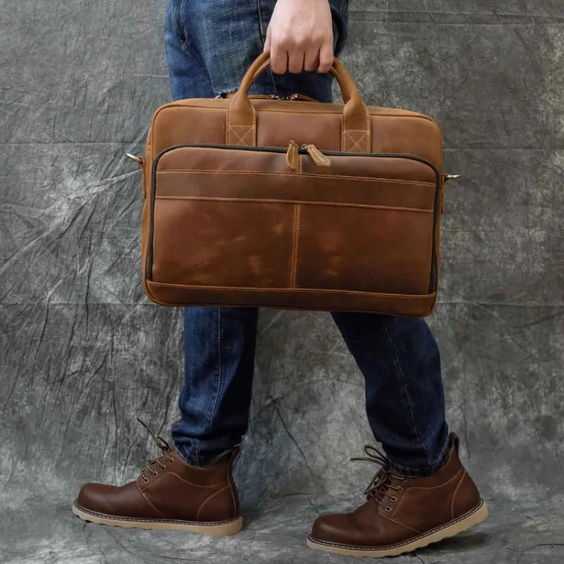 Sillage — Sacoche Ordinateur en Cuir pour Homme, détail du cuir