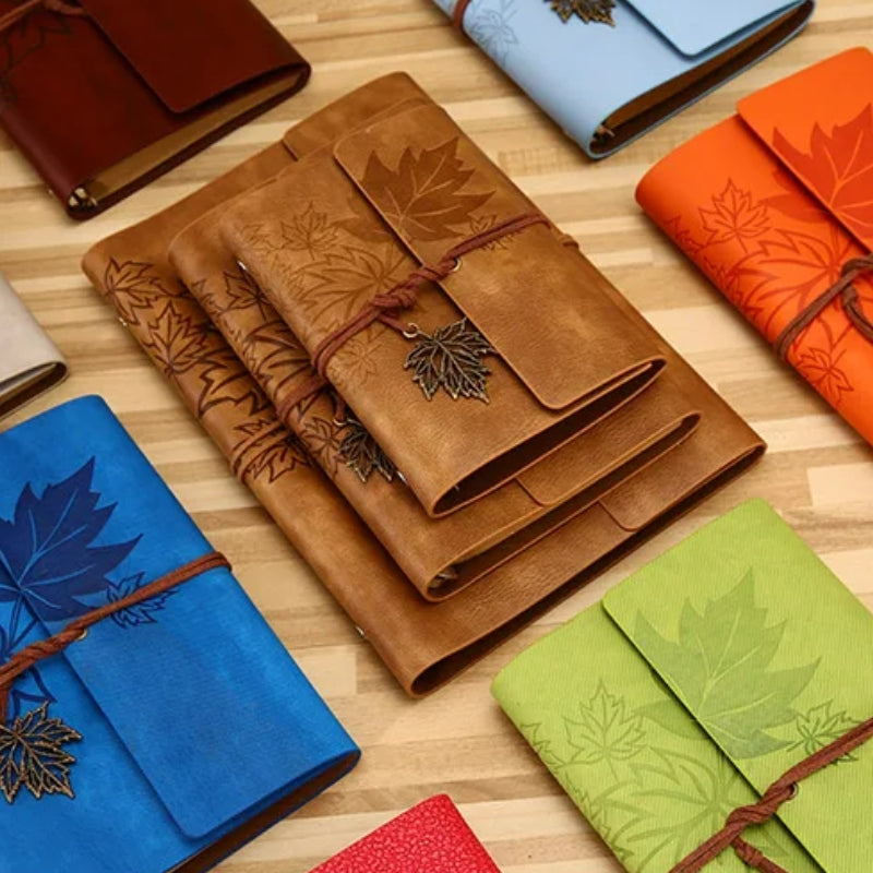 Détail de la couverture en cuir du carnet de voyage