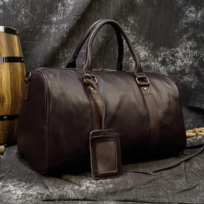 Détail du cuir de vachette du sac de voyage