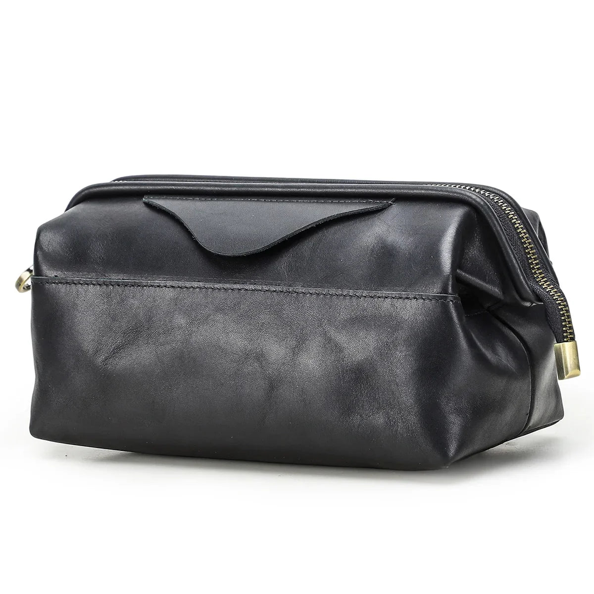 Pochette à câbles en cuir posée sur un bureau