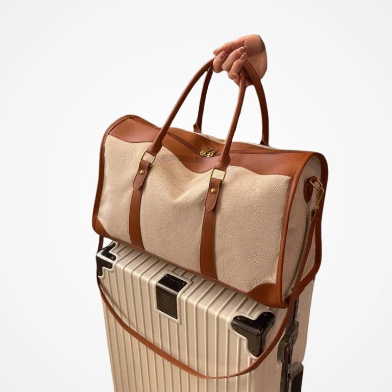 Sac de voyage femme porté à l'épaule