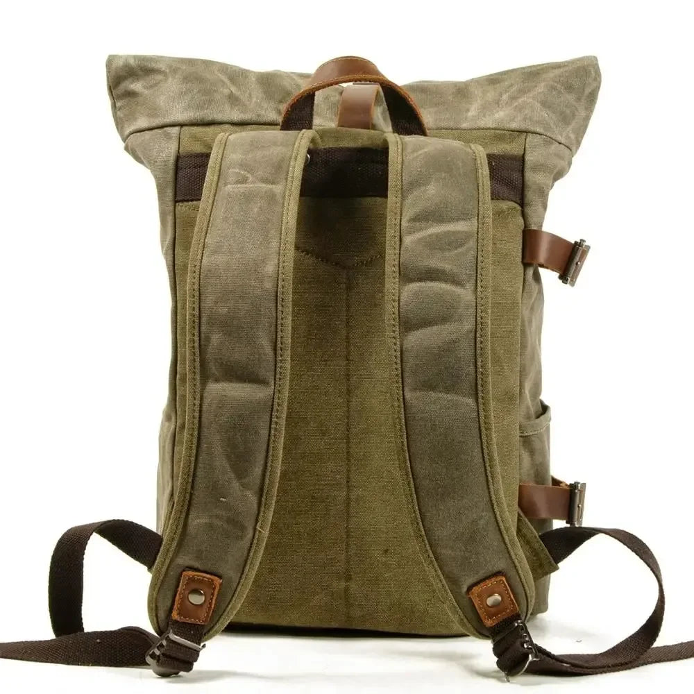Détail des sangles du sac à dos vintage