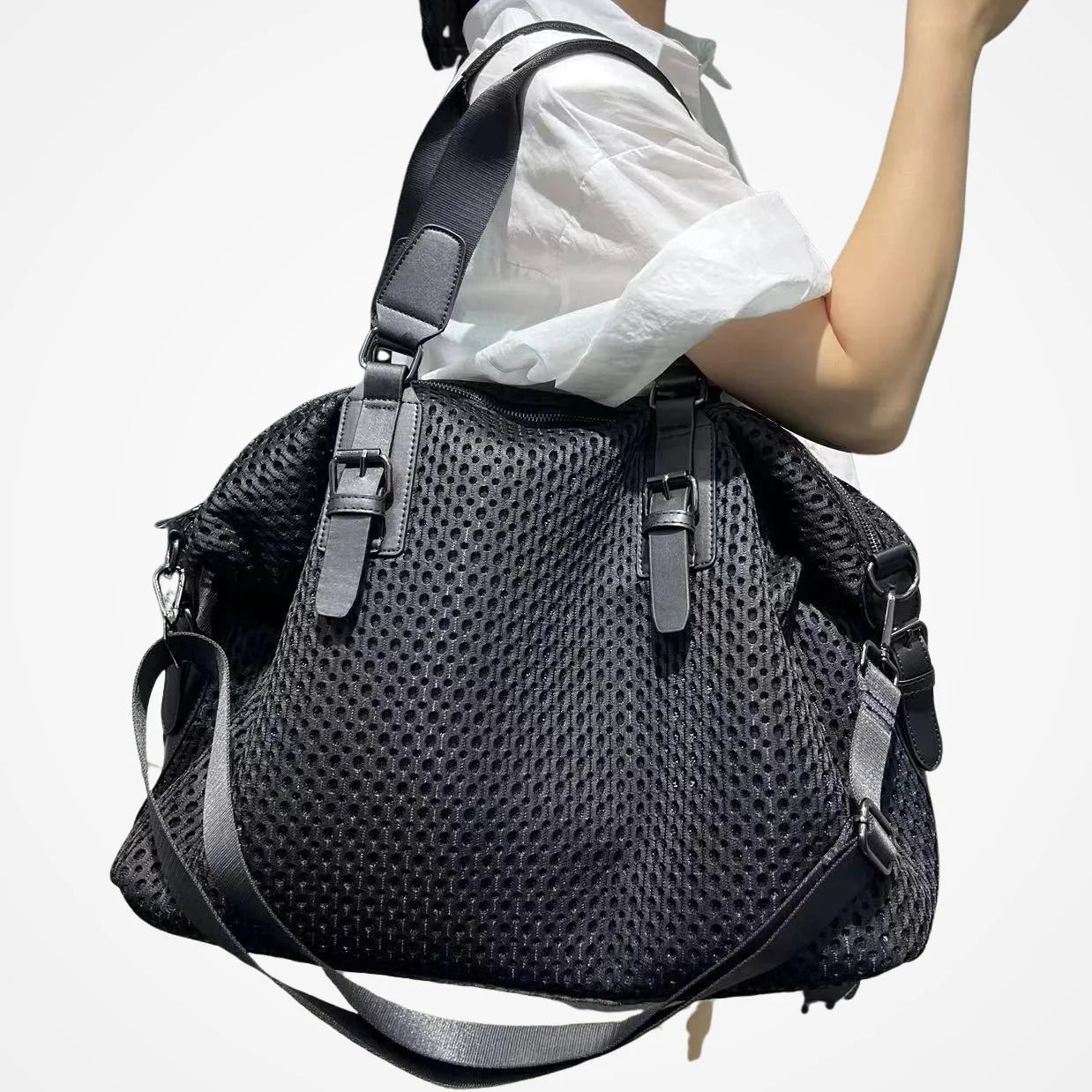 Sac bandoulière en nylon porté en ville