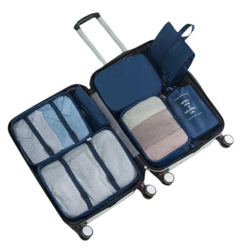 Valise ouverte organisée avec les pochons de rangement