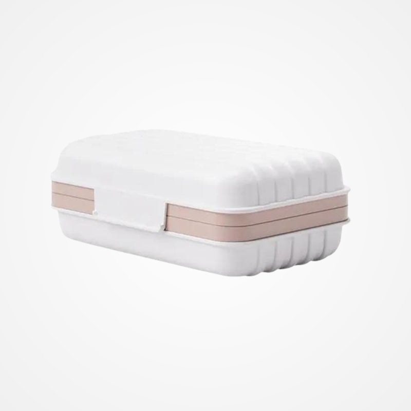 Boîte à savon de voyage dans une trousse de toilette