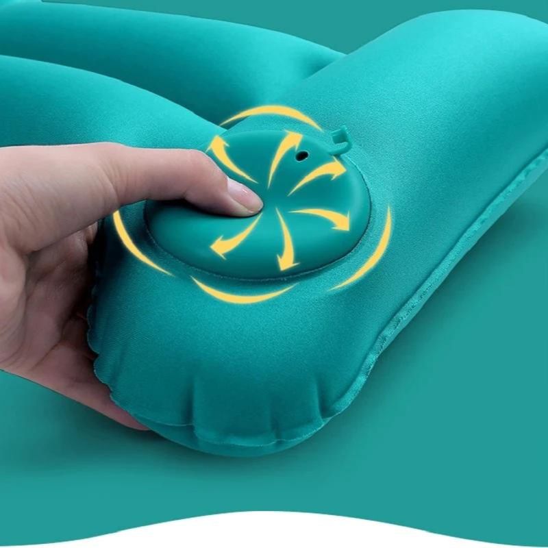 Coussin de voyage dégonflé et replié en format compact
