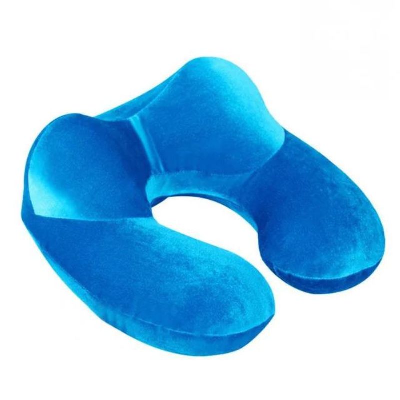 Coussin cervical compact attaché à un bagage