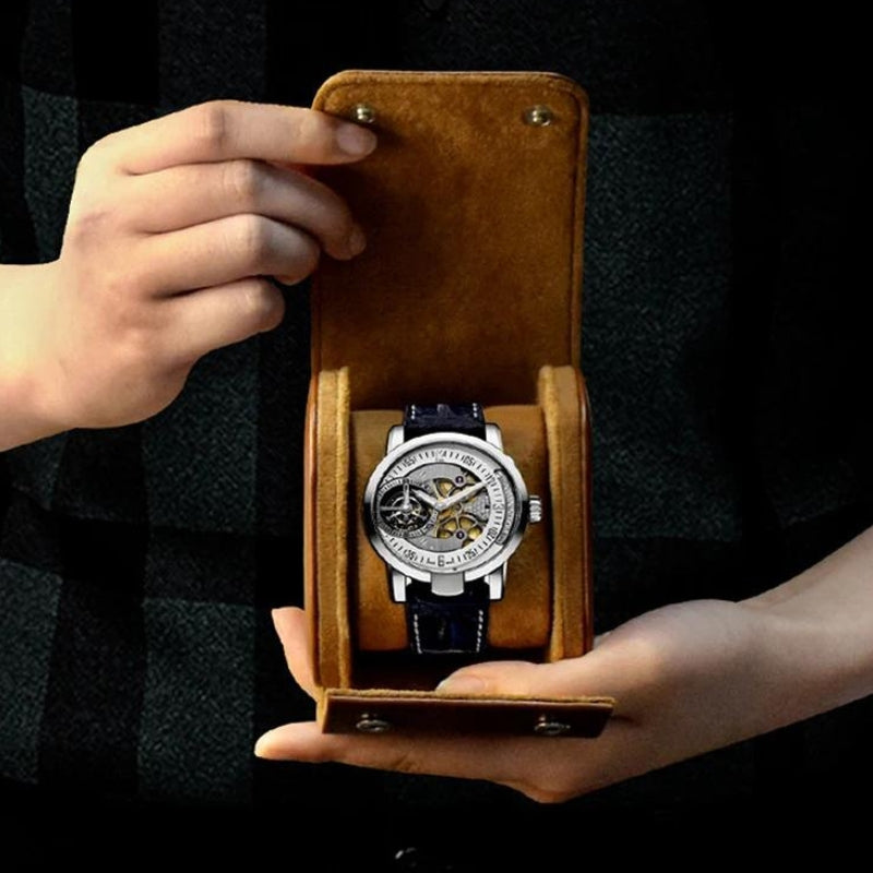 Étui de montre ouvert avec montre à l'intérieur