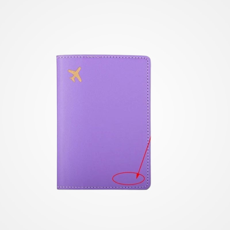 Étui passeport ouvert avec rangements pour cartes