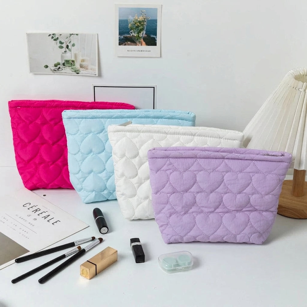 Détail du tissu matelassé de la trousse