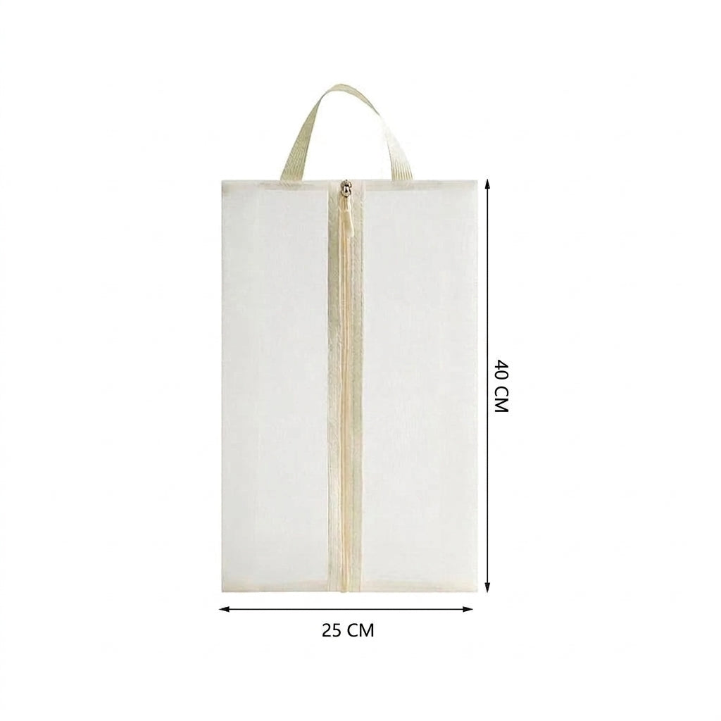 Sac à chaussures glissé dans une valise