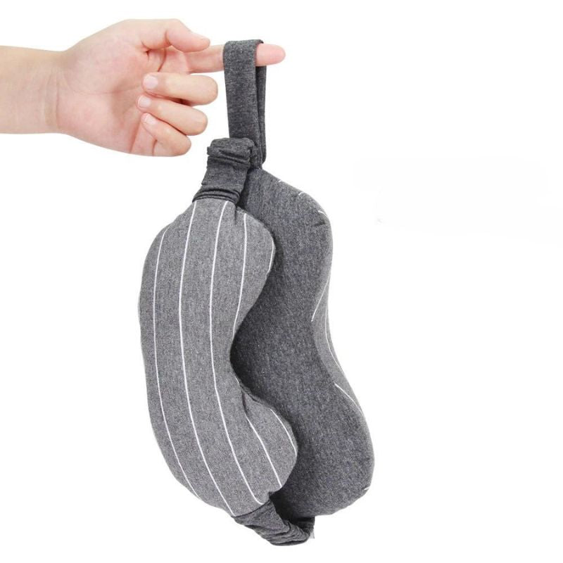 Format compact du coussin de voyage rangé