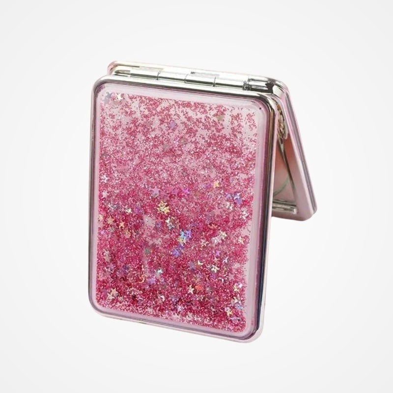 Miroir de poche à paillettes tenu en main