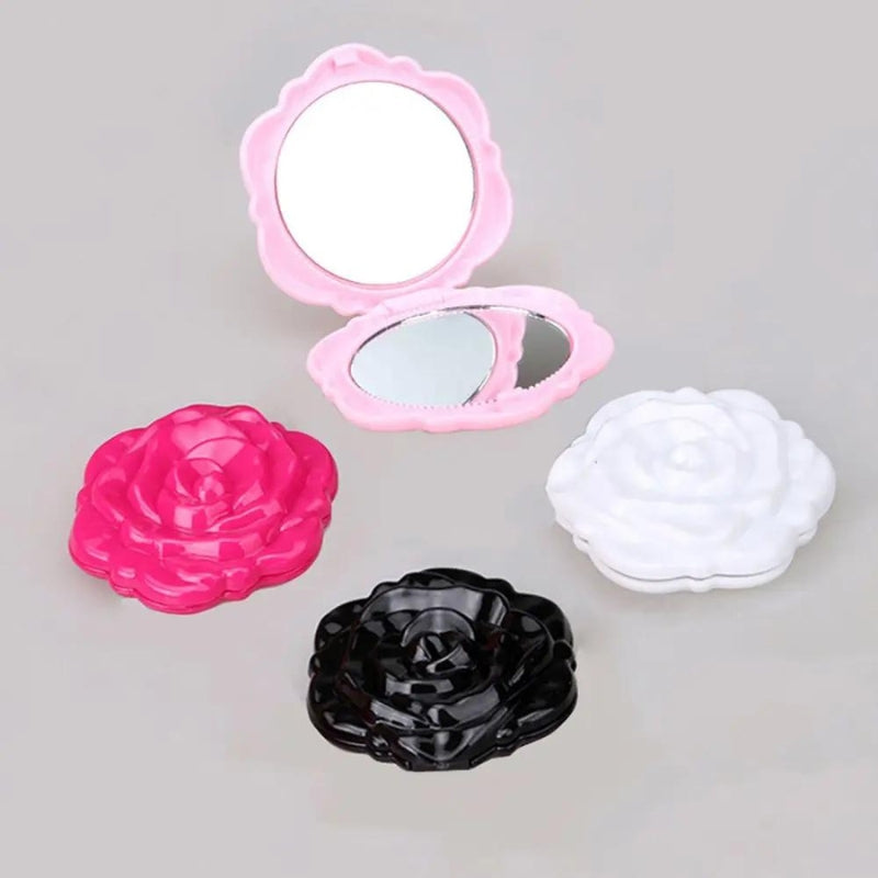 Miroir de poche compact posé sur une table