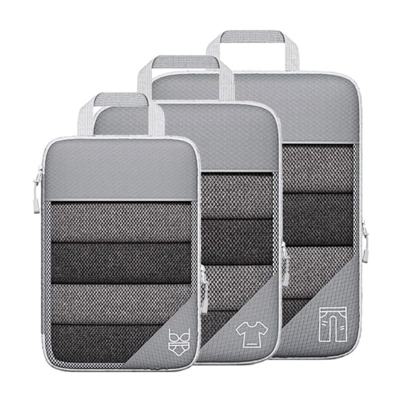 Cubes de rangement compressibles disposés dans une valise cabine