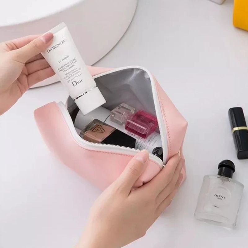 Détail de la fermeture zippée de la petite trousse