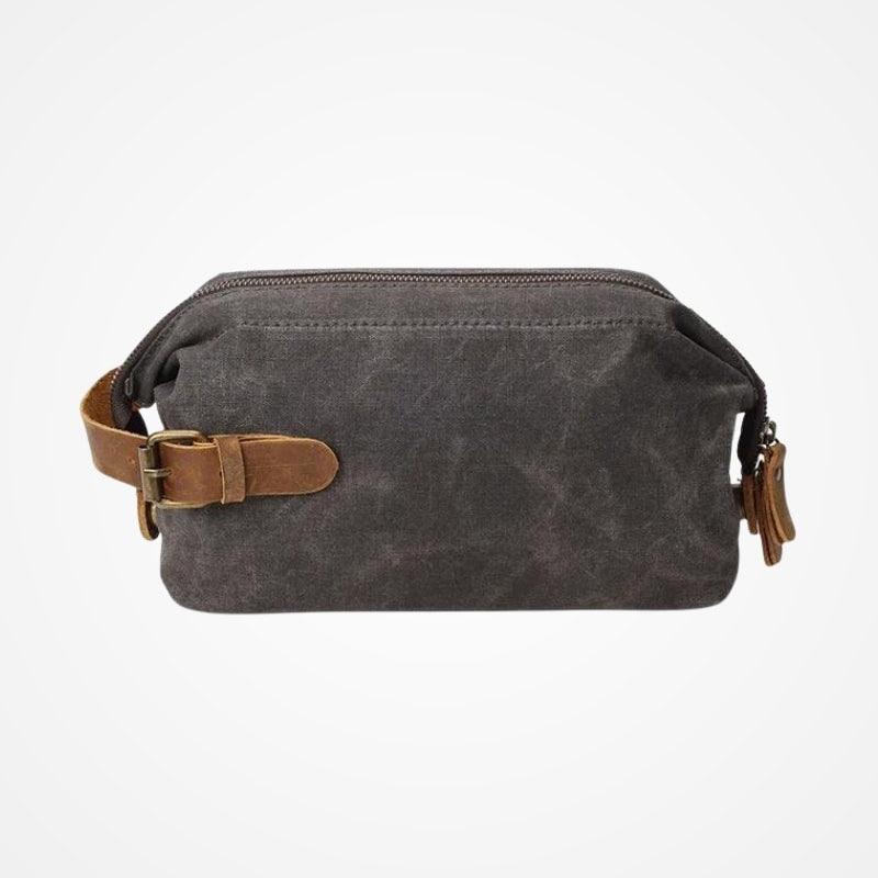 Trousse de toilette compacte tenue en main