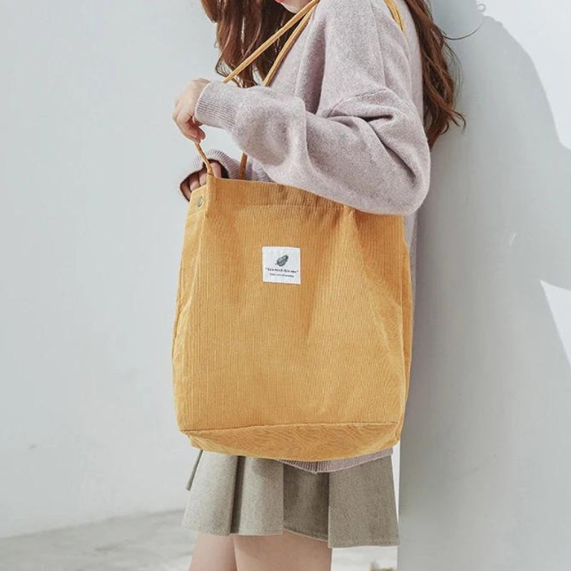 Tote bag pliable déployé montrant sa capacité