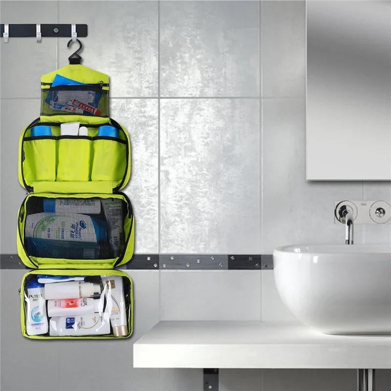 Trousse de toilette homme ouverte avec produits rangés