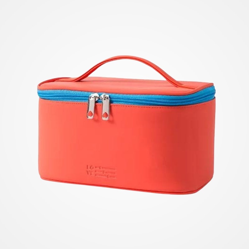 Trousse de maquillage compacte en situation de voyage