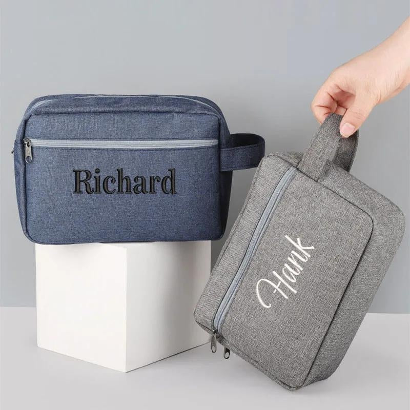 Intérieur de la trousse de toilette avec produits