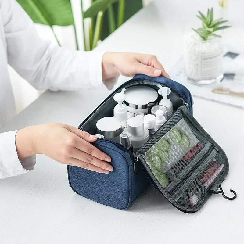Compartiments intérieurs de la trousse de toilette