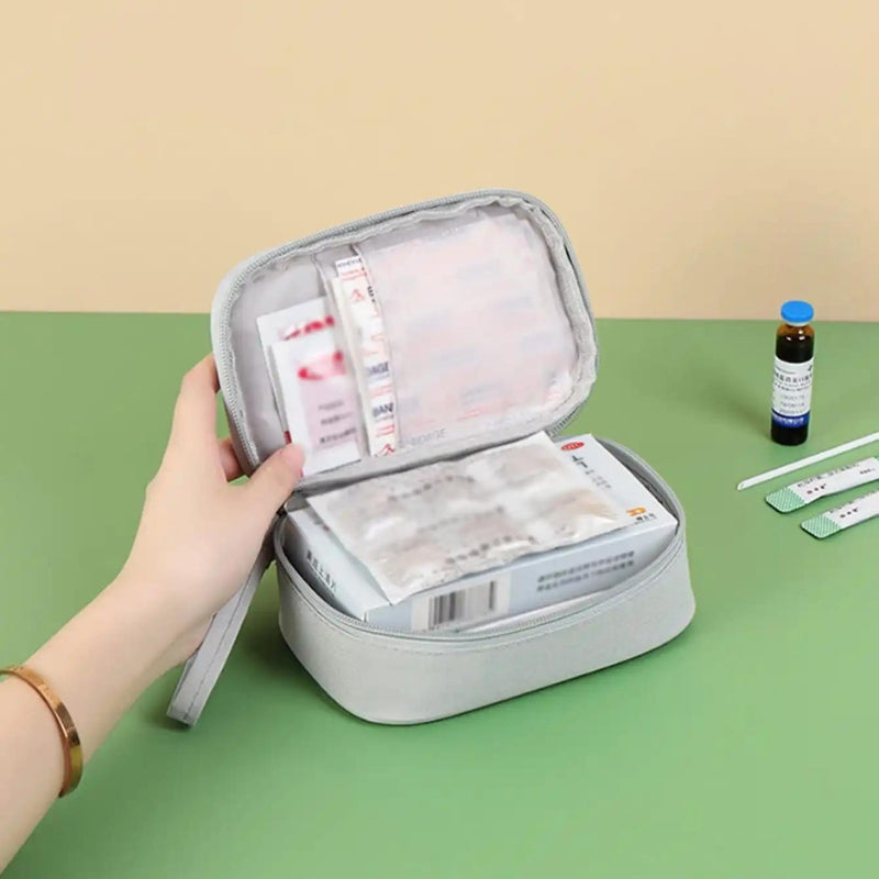 Compartiments intérieurs de la trousse à pharmacie
